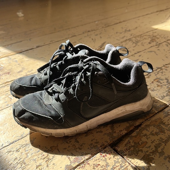 Nike Sneakers - Picture 2 of 4